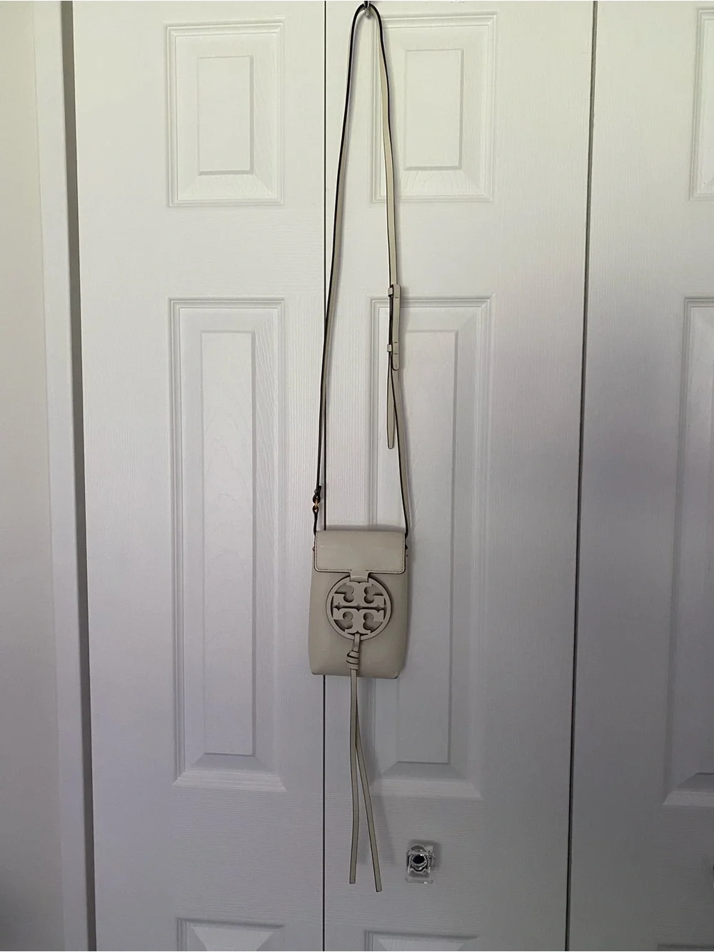 Tory Burch Cream Leather Miller phone Crossbody - Picture 2 of 15